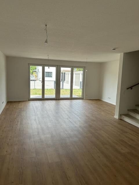 Prenájom domu 189 m², pozemek 199 m², Rheydter Straße 176 a, Korschenbroich, Severné Porýnie - Westfálsko Prenájom domu 189 m², pozemek 199 m², Rheydter Straße 176 a, Korschenbroich, Severné Porýnie - Westfálsko
