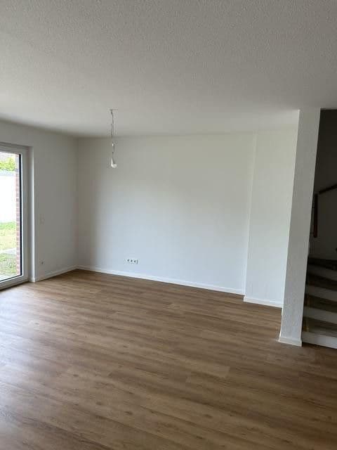 Prenájom domu 189 m², pozemek 199 m², Rheydter Straße 176 a, Korschenbroich, Severné Porýnie - Westfálsko Prenájom domu 189 m², pozemek 199 m², Rheydter Straße 176 a, Korschenbroich, Severné Porýnie - Westfálsko