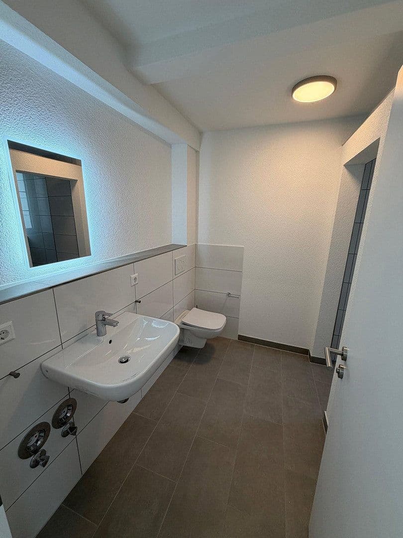 Prenájom kancelárie 125 m², Josefstraße 2A, Donaueschingen, Bádensko-Wurttembersko Prenájom kancelárie 125 m², Josefstraße 2A, Donaueschingen, Bádensko-Wurttembersko