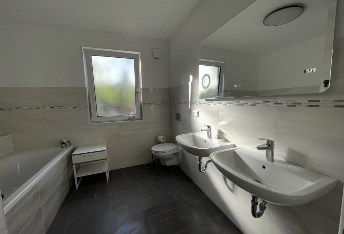 Prenájom bytu 4-izbový 110 m², Am Mellensee, Brandenbursko Prenájom bytu 4-izbový 110 m², Am Mellensee, Brandenbursko