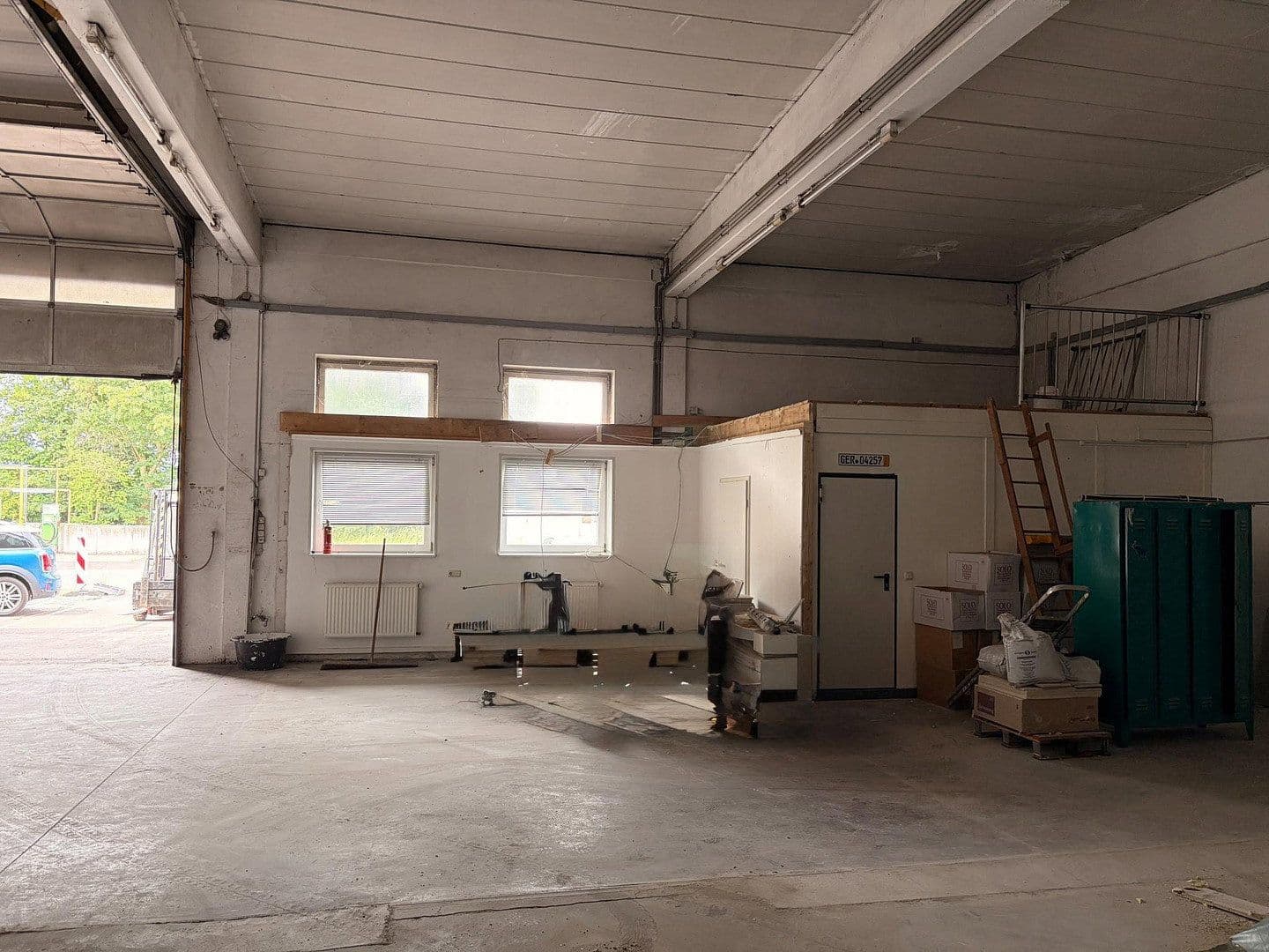Prenájom nebytového priestoru 310 m², Hermann-Bahlsen-Str 2, Barsinghausen, Dolné Sasko Prenájom nebytového priestoru 310 m², Hermann-Bahlsen-Str 2, Barsinghausen, Dolné Sasko