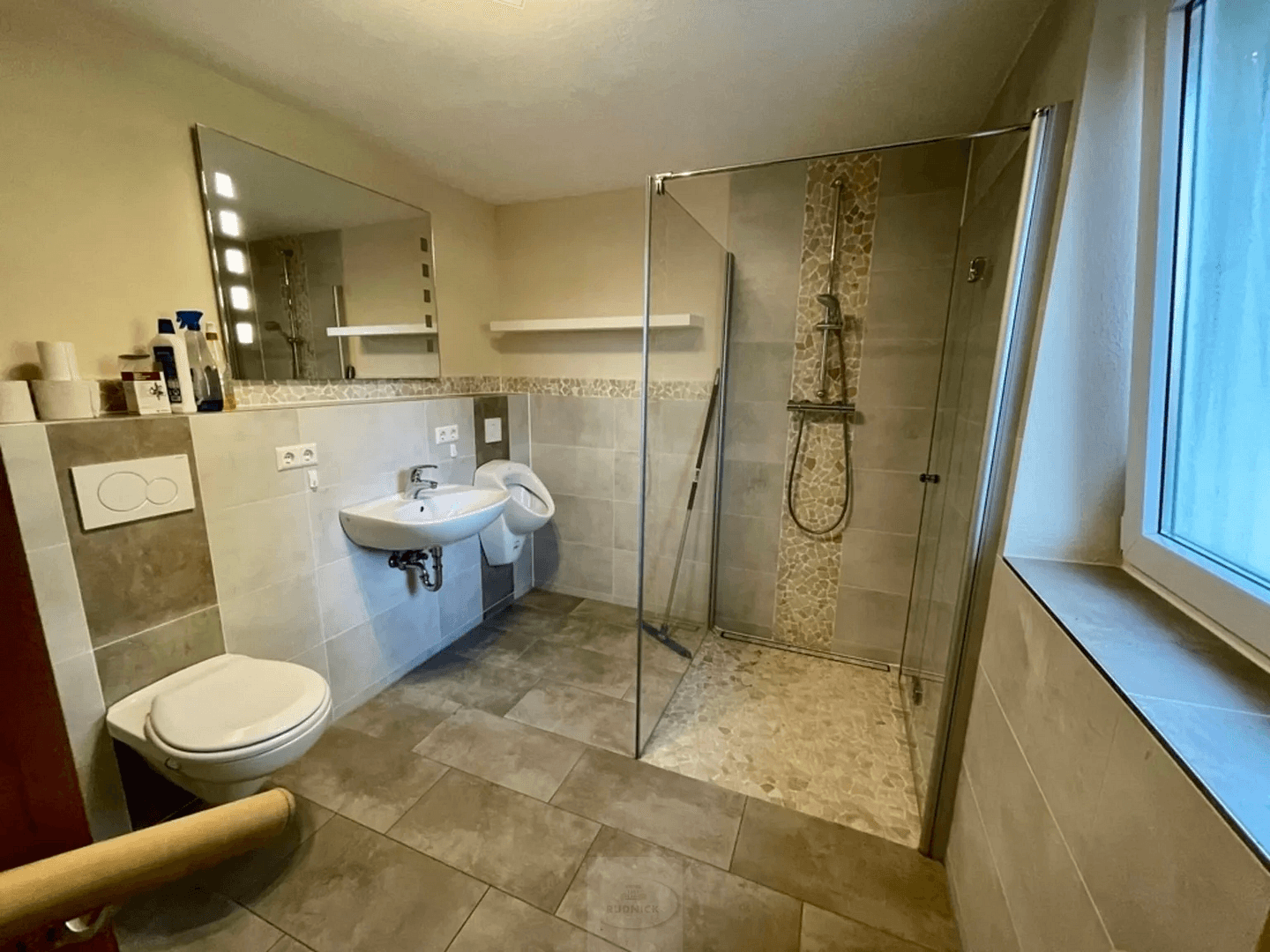 Predaj domu 188 m², pozemek 1.546 m², Wunstorf, Dolné Sasko Predaj domu 188 m², pozemek 1.546 m², Wunstorf, Dolné Sasko