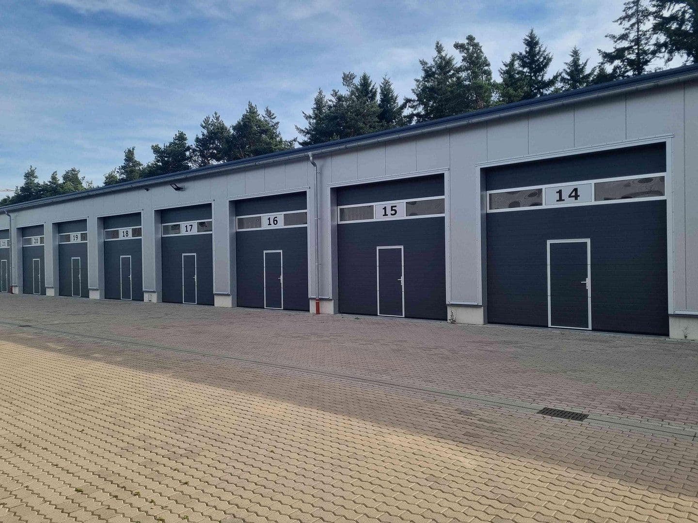Prenájom nebytového priestoru 2.000 m², Ramstein-Miesenbach, Porýnie-Falcko Prenájom nebytového priestoru 2.000 m², Ramstein-Miesenbach, Porýnie-Falcko