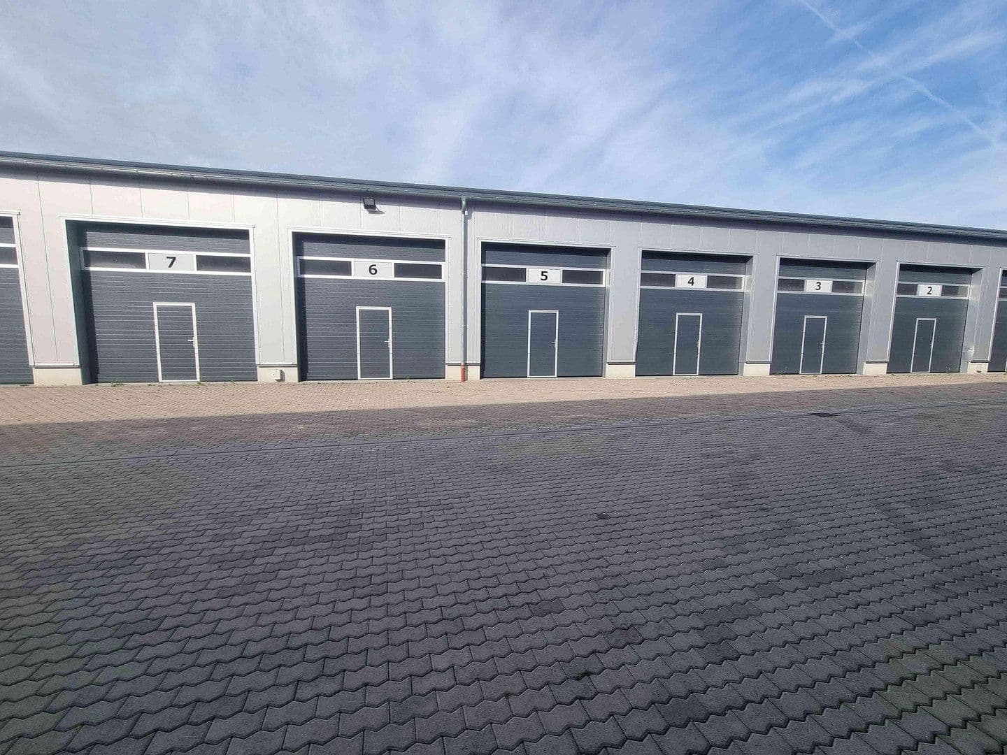Prenájom nebytového priestoru 2.000 m², Ramstein-Miesenbach, Porýnie-Falcko Prenájom nebytového priestoru 2.000 m², Ramstein-Miesenbach, Porýnie-Falcko