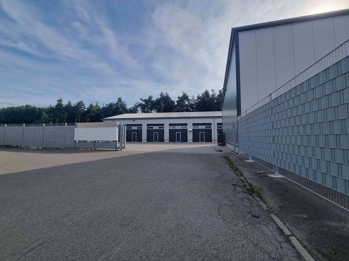 Prenájom nebytového priestoru 2.000 m², Ramstein-Miesenbach, Porýnie-Falcko Prenájom nebytového priestoru 2.000 m², Ramstein-Miesenbach, Porýnie-Falcko