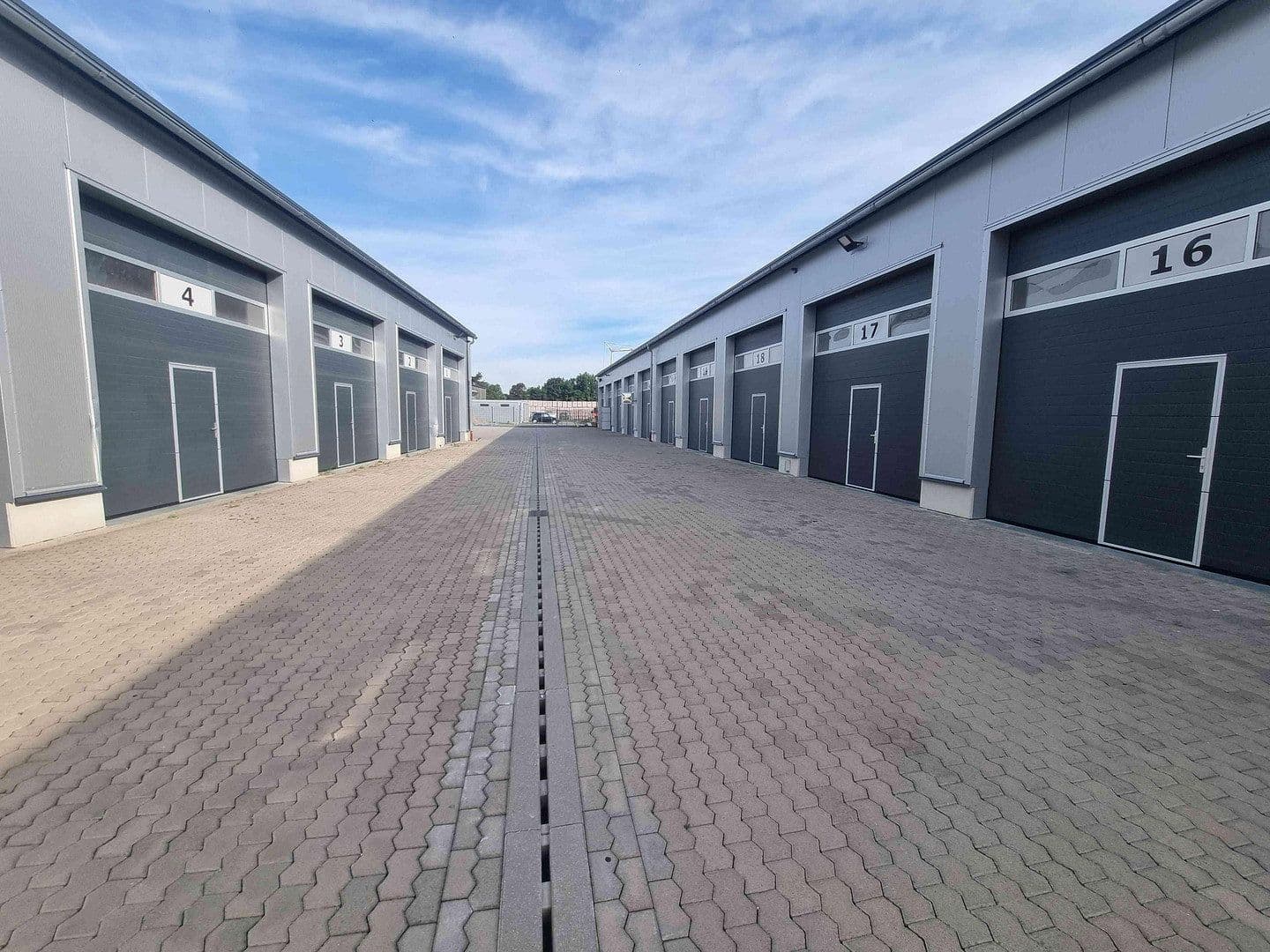 Prenájom nebytového priestoru 2.000 m², Ramstein-Miesenbach, Porýnie-Falcko Prenájom nebytového priestoru 2.000 m², Ramstein-Miesenbach, Porýnie-Falcko