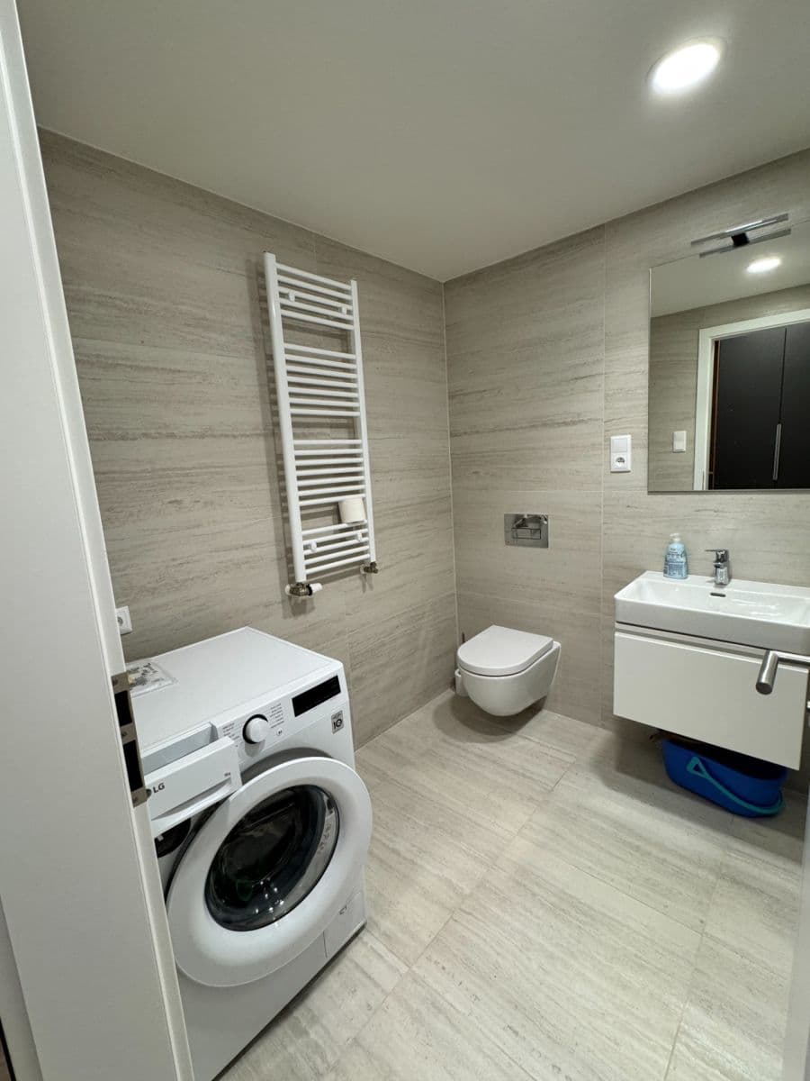 Prenájom bytu 1-izbový 39 m², Poděbradská, Praha, Praha Prenájom bytu 1-izbový 39 m², Poděbradská, Praha, Praha