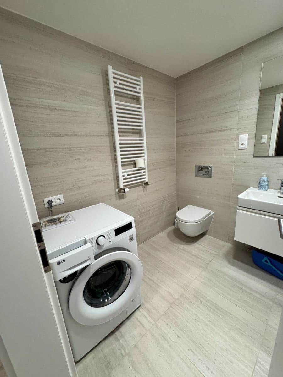 Prenájom bytu 1-izbový 39 m², Poděbradská, Praha, Praha Prenájom bytu 1-izbový 39 m², Poděbradská, Praha, Praha