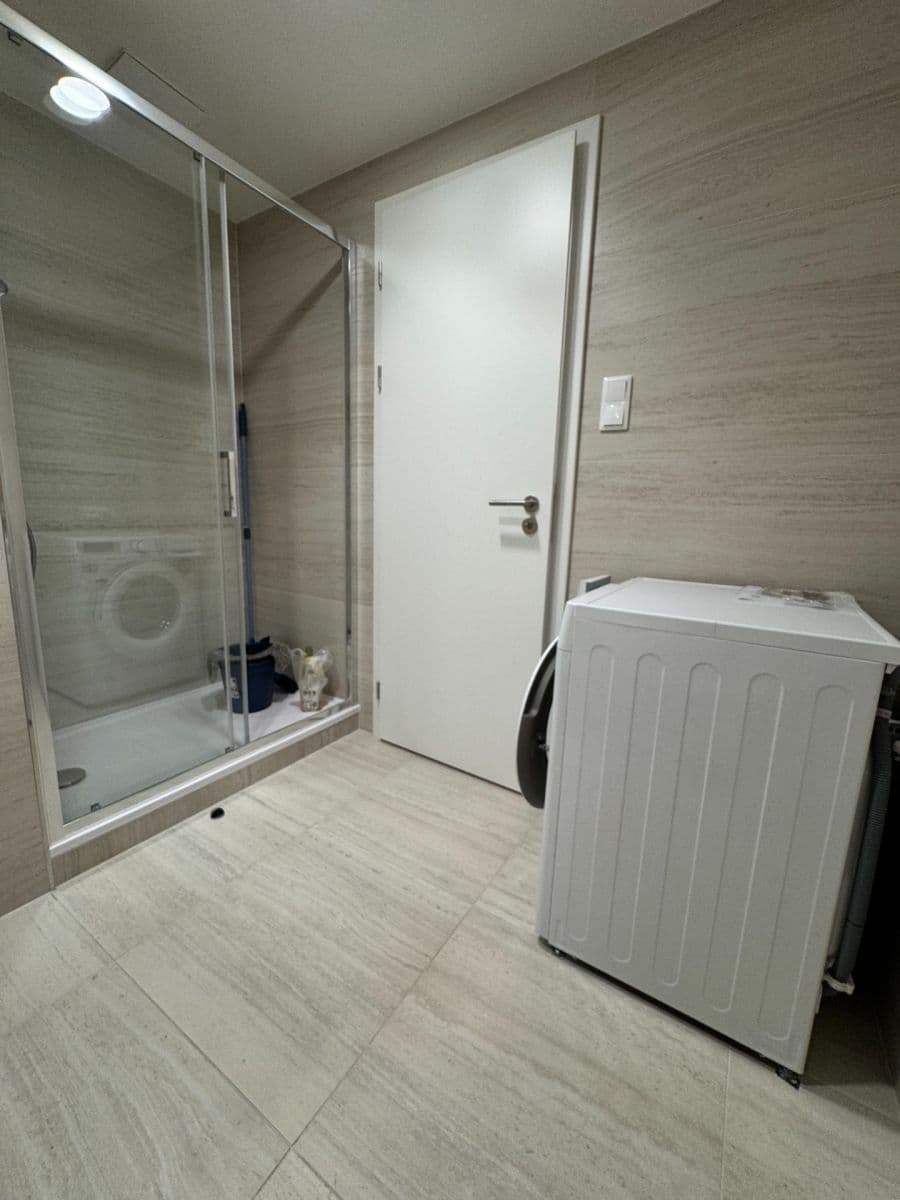 Prenájom bytu 1-izbový 39 m², Poděbradská, Praha, Praha Prenájom bytu 1-izbový 39 m², Poděbradská, Praha, Praha