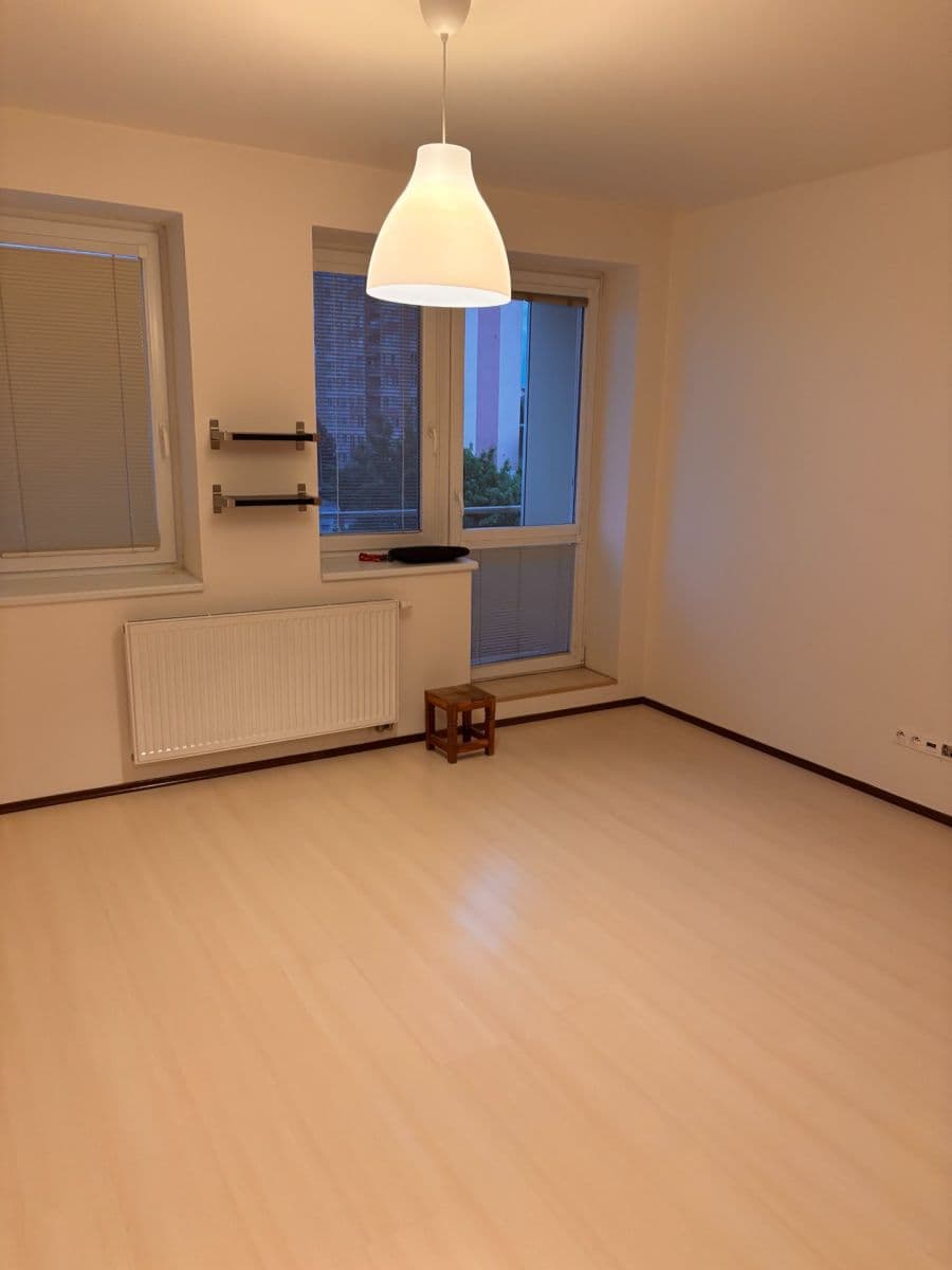 Prenájom bytu 1-izbový 30 m², Boloňská, Praha, Praha Prenájom bytu 1-izbový 30 m², Boloňská, Praha, Praha