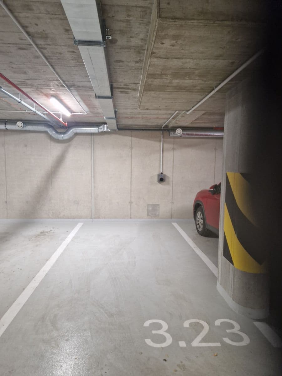 Prenájom garáže 15 m², Praha, Praha Prenájom garáže 15 m², Praha, Praha
