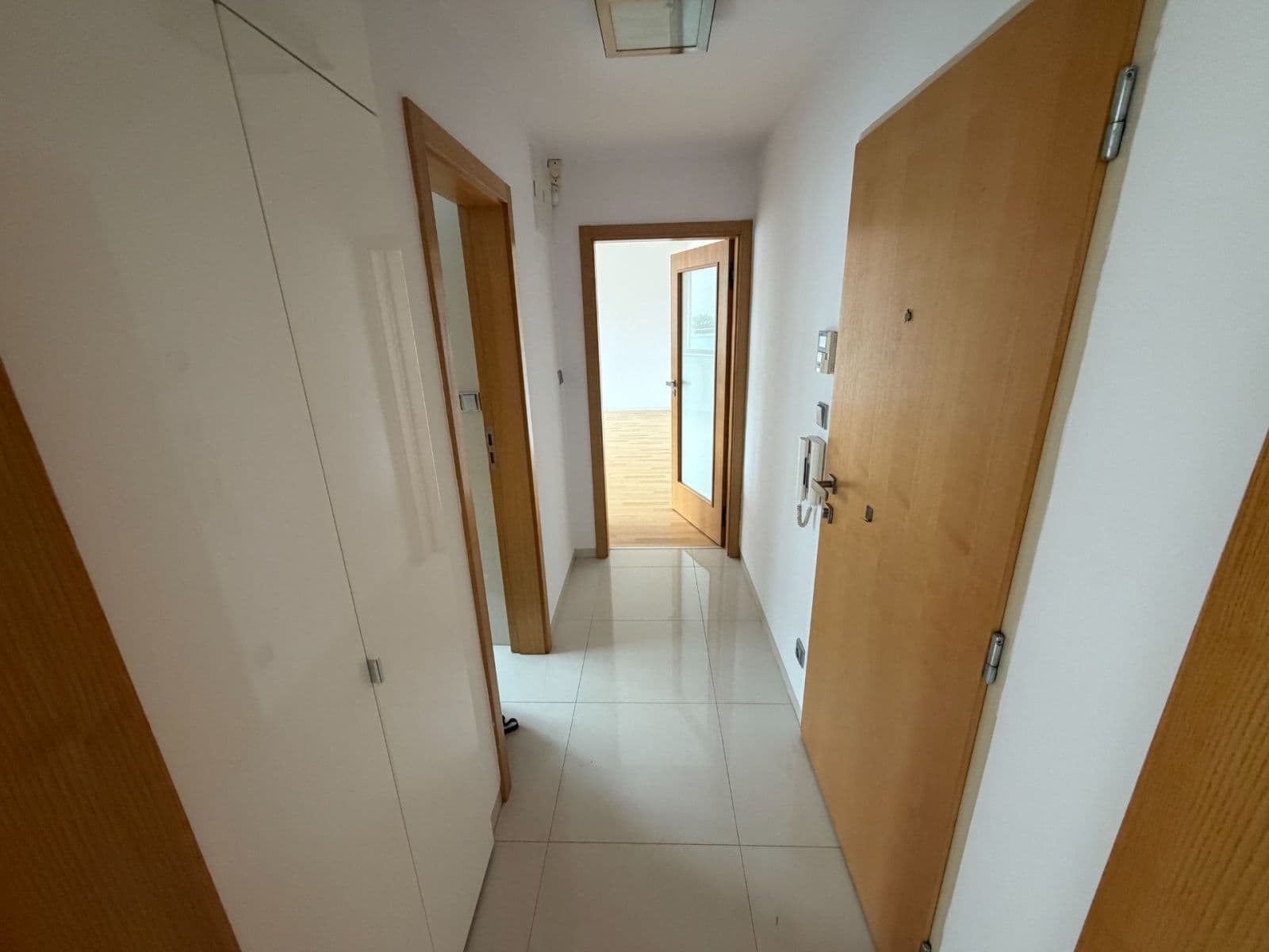 Prenájom bytu 2-izbový 42 m², Měšická, Praha, Praha Prenájom bytu 2-izbový 42 m², Měšická, Praha, Praha