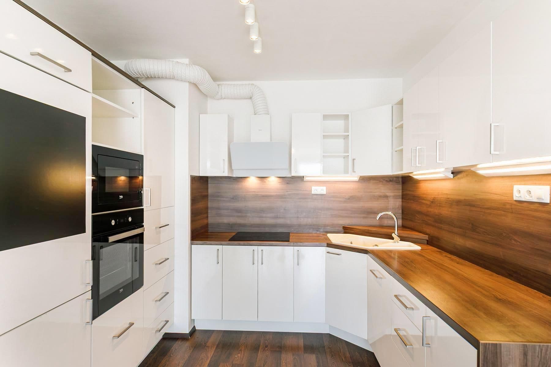 Predaj bytu 2-izbový 65 m², Hlučkova, Praha, Praha Predaj bytu 2-izbový 65 m², Hlučkova, Praha, Praha