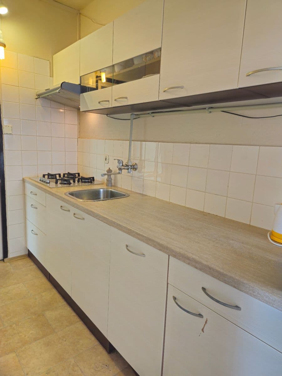 Prenájom bytu 4-izbový 72 m², Jabloňová, Praha, Praha Prenájom bytu 4-izbový 72 m², Jabloňová, Praha, Praha