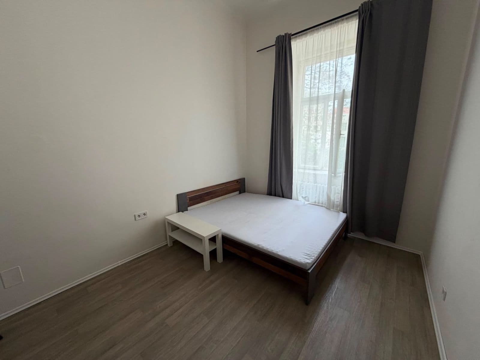 Prenájom bytu 1-izbový 30 m², Sokolská, Praha, Praha Prenájom bytu 1-izbový 30 m², Sokolská, Praha, Praha