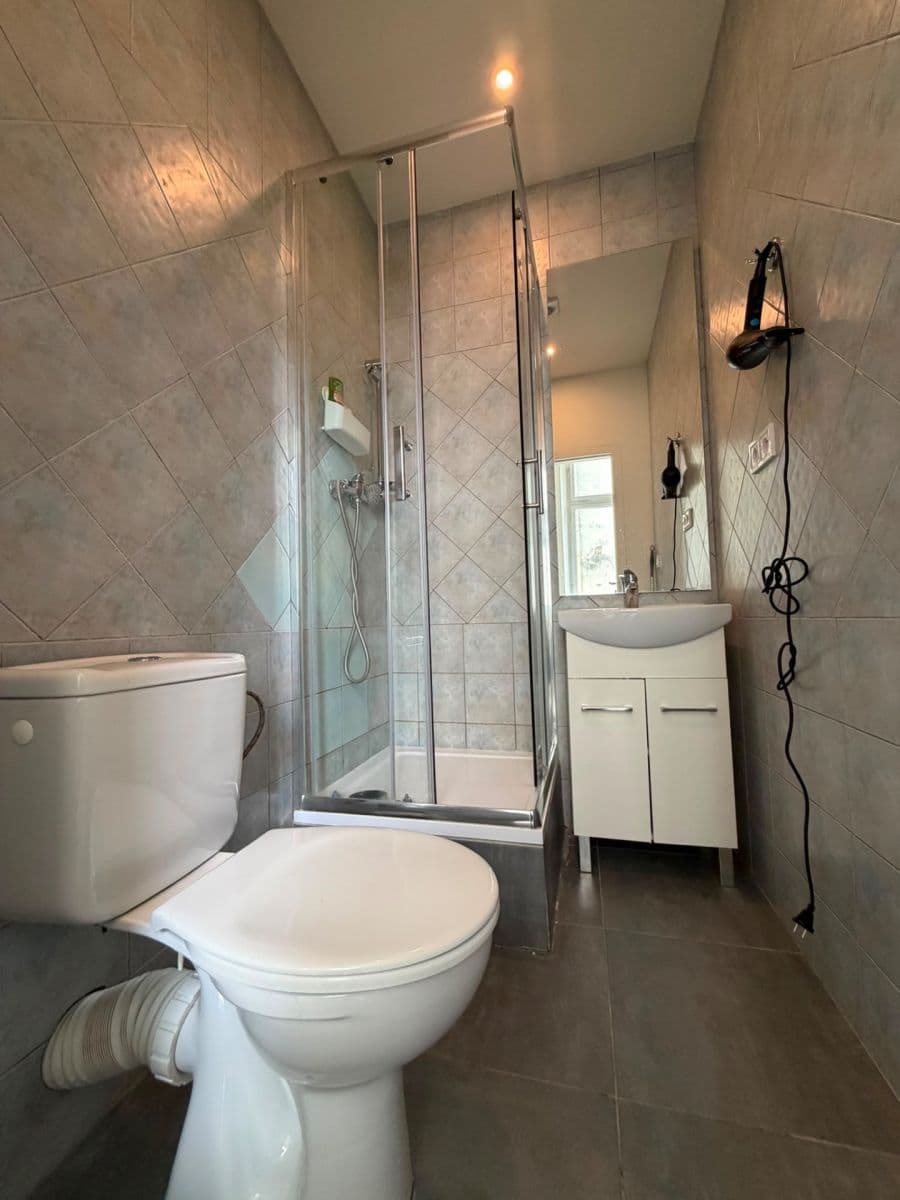 Prenájom bytu 1-izbový 30 m², Sokolská, Praha, Praha Prenájom bytu 1-izbový 30 m², Sokolská, Praha, Praha