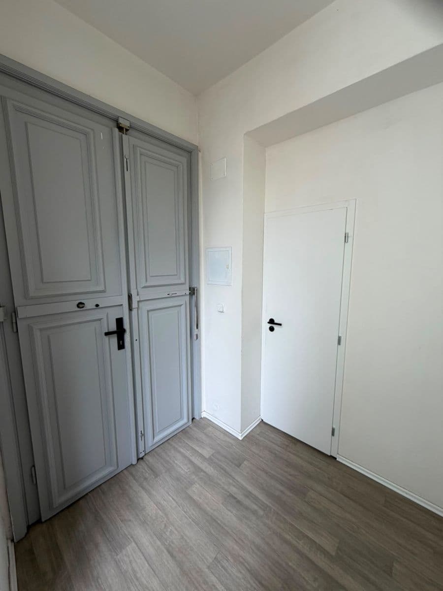 Prenájom bytu 1-izbový 30 m², Sokolská, Praha, Praha Prenájom bytu 1-izbový 30 m², Sokolská, Praha, Praha