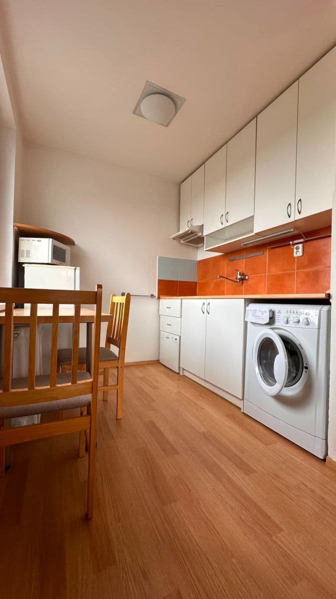 Prenájom bytu 2-izbový 42 m², Na Úlehli, Praha, Praha Prenájom bytu 2-izbový 42 m², Na Úlehli, Praha, Praha