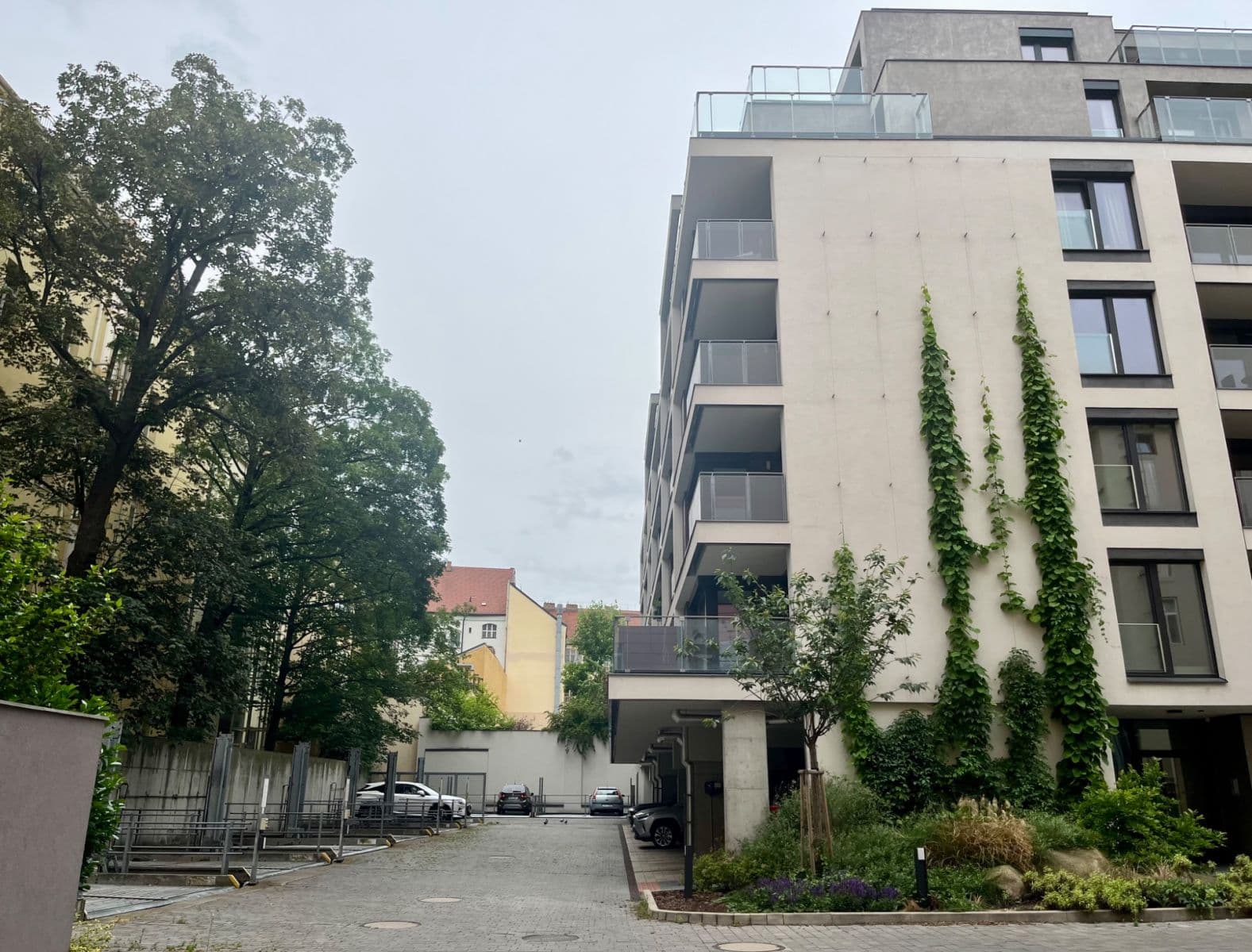 Prenájom garáže 15 m², Staropramenná, Praha, Praha Prenájom garáže 15 m², Staropramenná, Praha, Praha