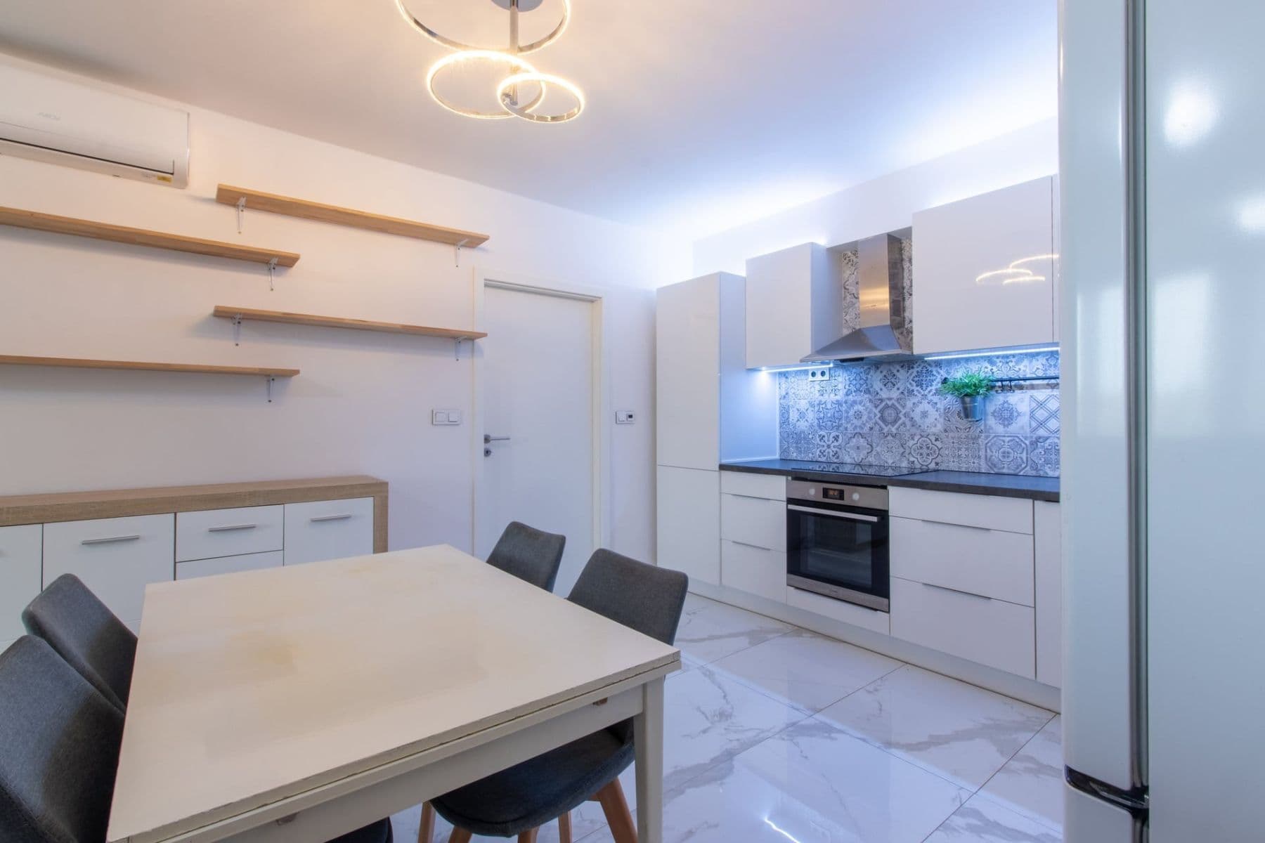 Prenájom bytu 2-izbový 50 m², Zelenohorská, Praha, Praha Prenájom bytu 2-izbový 50 m², Zelenohorská, Praha, Praha