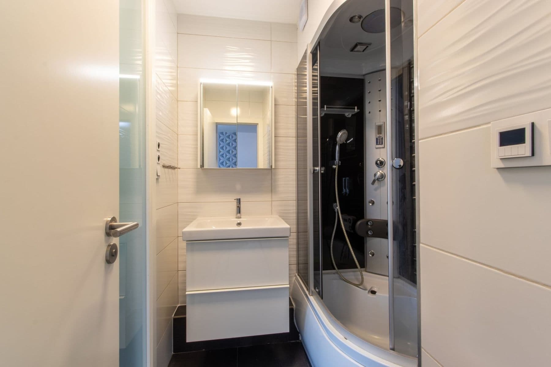 Prenájom bytu 2-izbový 50 m², Zelenohorská, Praha, Praha Prenájom bytu 2-izbový 50 m², Zelenohorská, Praha, Praha