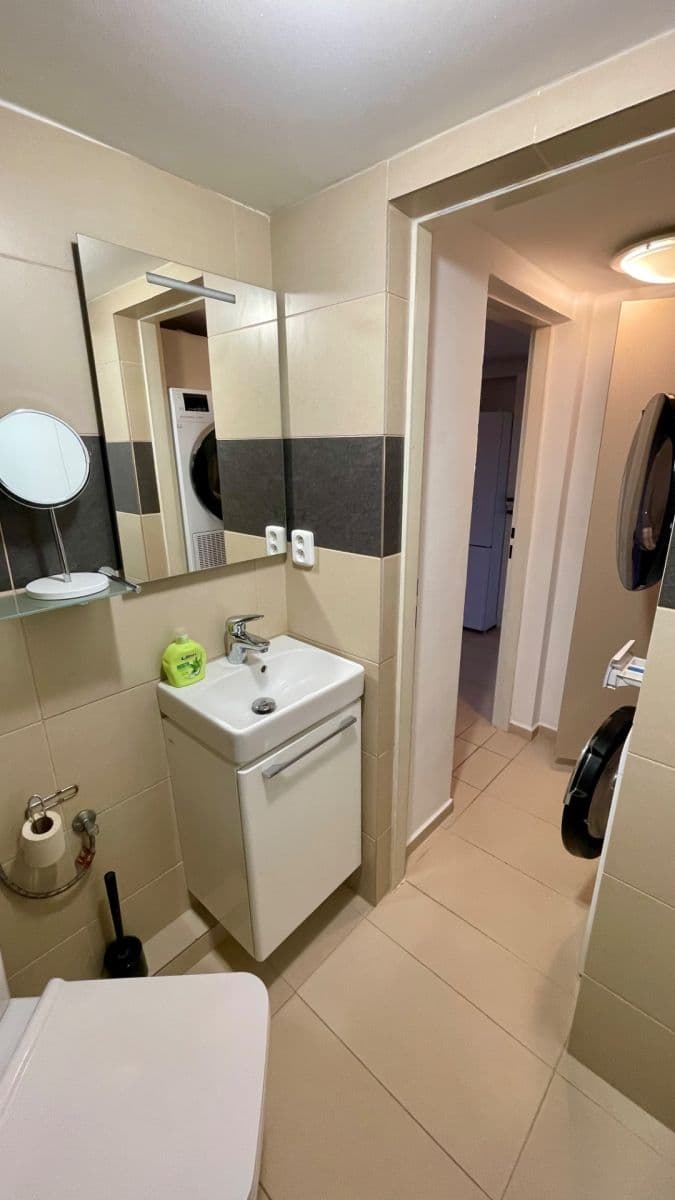 Prenájom bytu 1-izbový 51 m², Čsl. armády, Hostivice, Středočeský kraj Prenájom bytu 1-izbový 51 m², Čsl. armády, Hostivice, Středočeský kraj