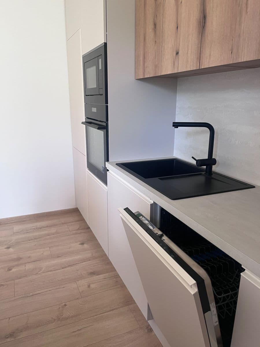Prenájom bytu 2-izbový 55 m², Veverské Knínice, Jihomoravský kraj Prenájom bytu 2-izbový 55 m², Veverské Knínice, Jihomoravský kraj