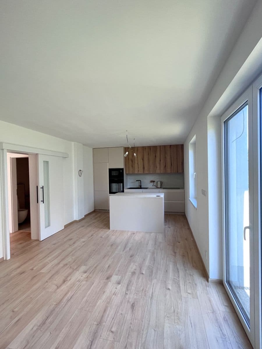 Prenájom bytu 2-izbový 55 m², Veverské Knínice, Jihomoravský kraj Prenájom bytu 2-izbový 55 m², Veverské Knínice, Jihomoravský kraj