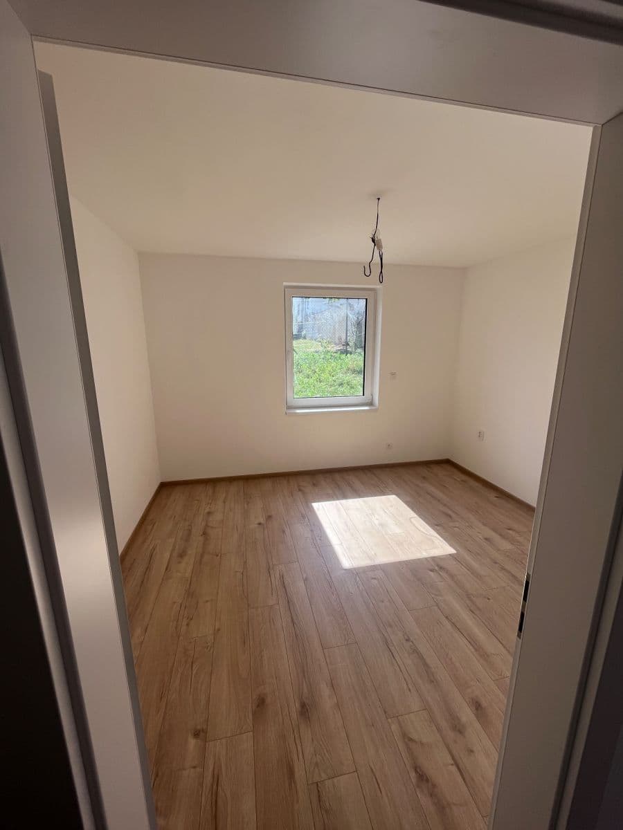 Prenájom bytu 2-izbový 55 m², Veverské Knínice, Jihomoravský kraj Prenájom bytu 2-izbový 55 m², Veverské Knínice, Jihomoravský kraj