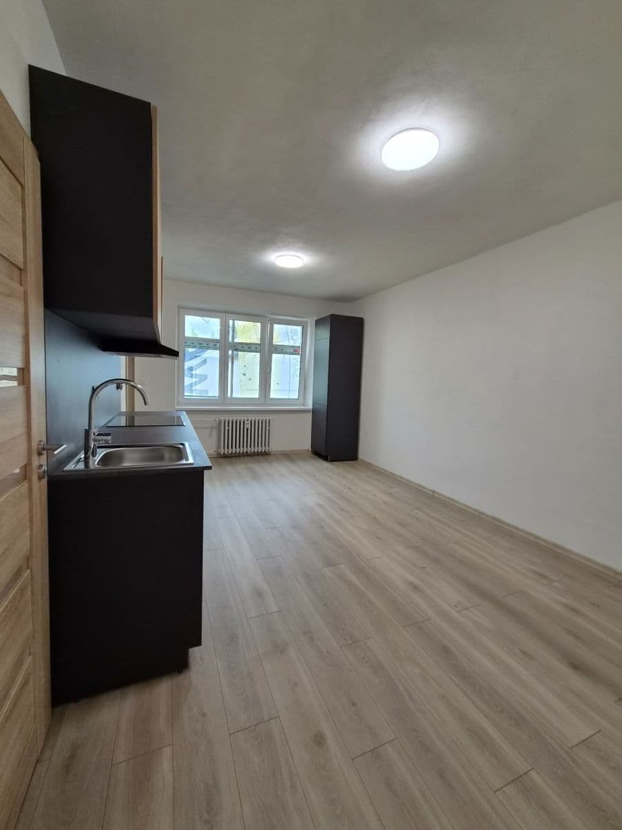 Prenájom bytu 3-izbový 53 m², U Cihelny, Jihlava, Kraj Vysočina Prenájom bytu 3-izbový 53 m², U Cihelny, Jihlava, Kraj Vysočina