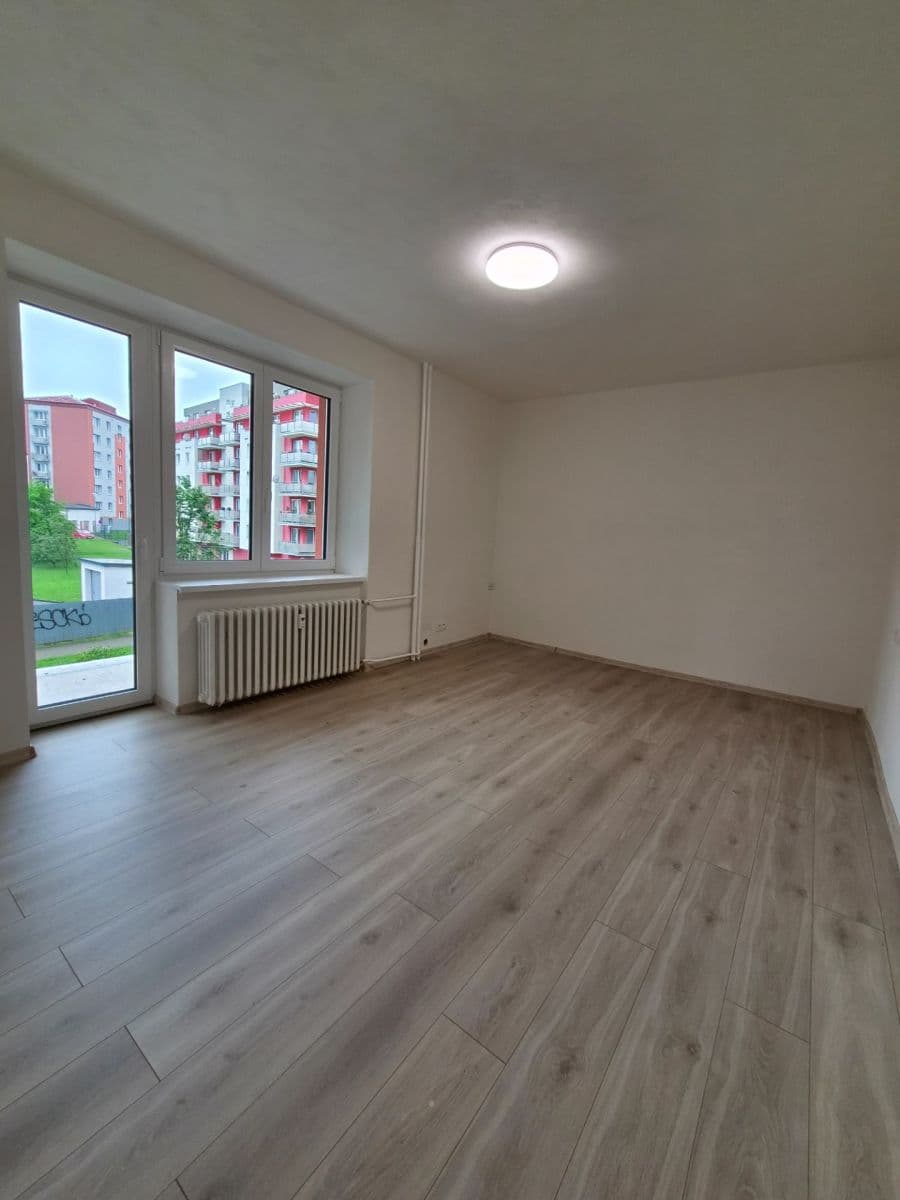 Prenájom bytu 3-izbový 53 m², U Cihelny, Jihlava, Kraj Vysočina Prenájom bytu 3-izbový 53 m², U Cihelny, Jihlava, Kraj Vysočina