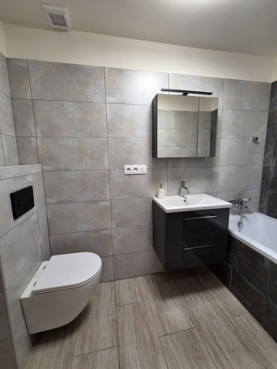 Prenájom bytu 3-izbový 53 m², U Cihelny, Jihlava, Kraj Vysočina Prenájom bytu 3-izbový 53 m², U Cihelny, Jihlava, Kraj Vysočina