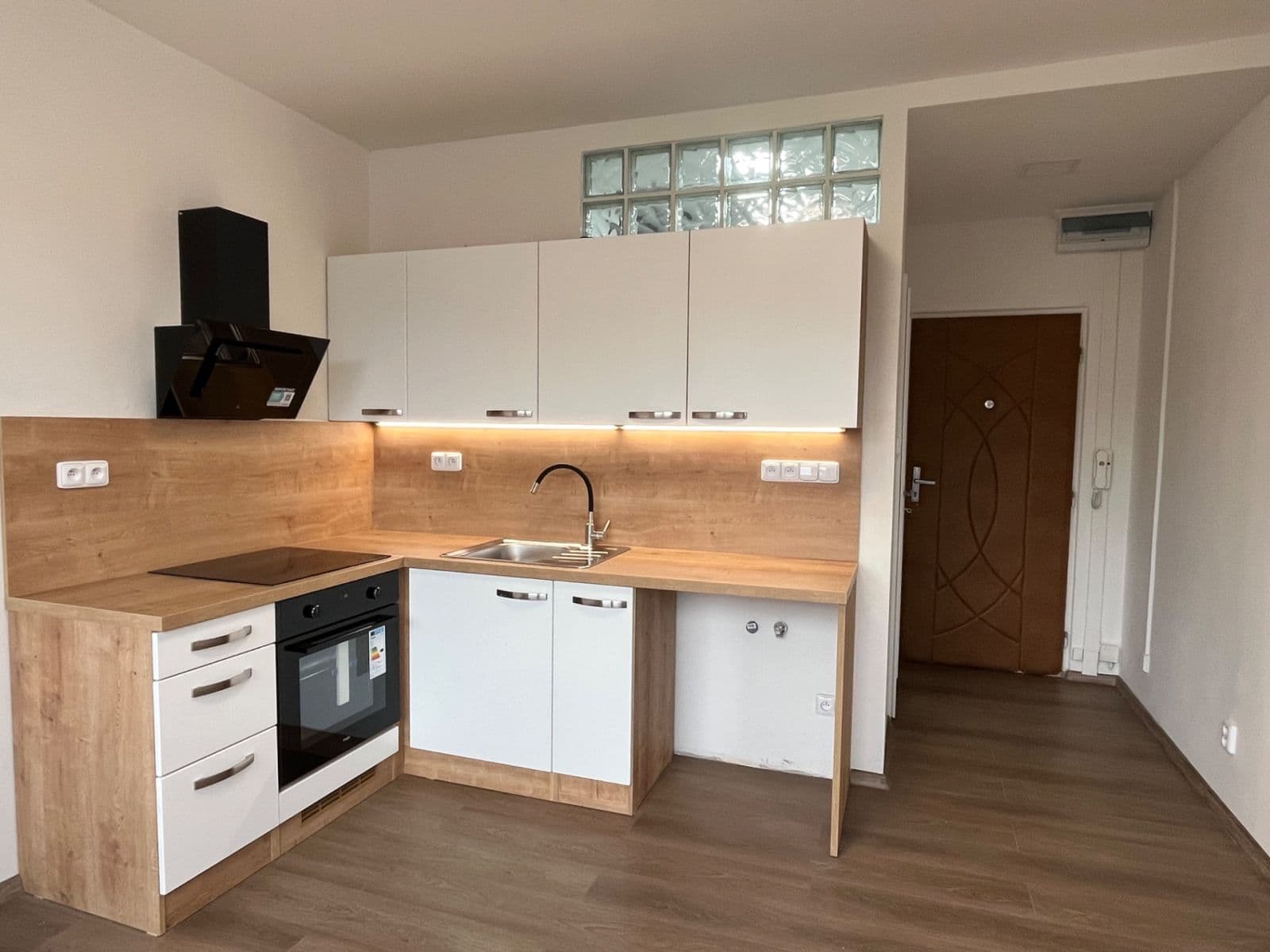 Prenájom bytu 2-izbový 35 m², 28. října, Děčín, Ústecký kraj Prenájom bytu 2-izbový 35 m², 28. října, Děčín, Ústecký kraj