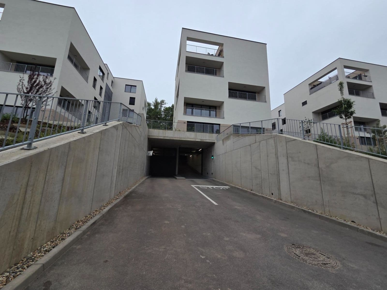 Prenájom garáže 15 m², Pod Krocínkou, Praha, Praha Prenájom garáže 15 m², Pod Krocínkou, Praha, Praha
