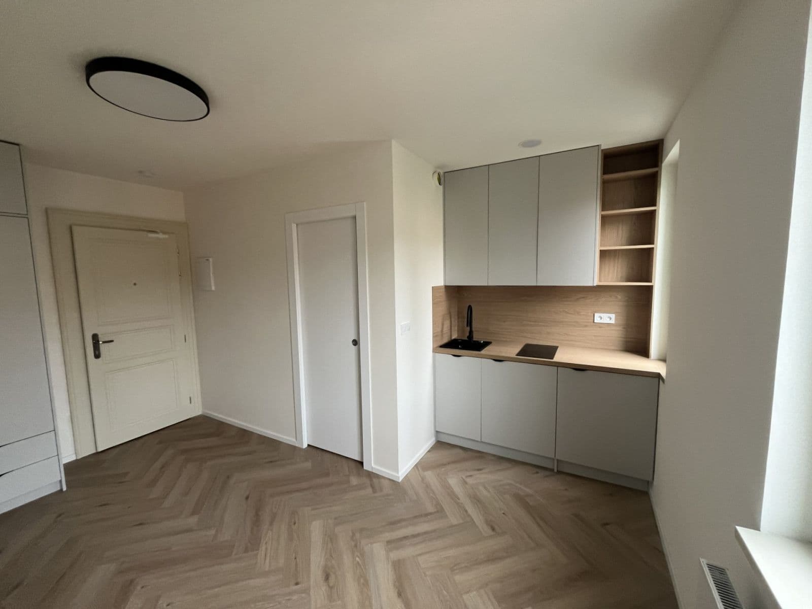 Prenájom bytu 1-izbový 18 m², Bořivojova, Praha, Praha Prenájom bytu 1-izbový 18 m², Bořivojova, Praha, Praha
