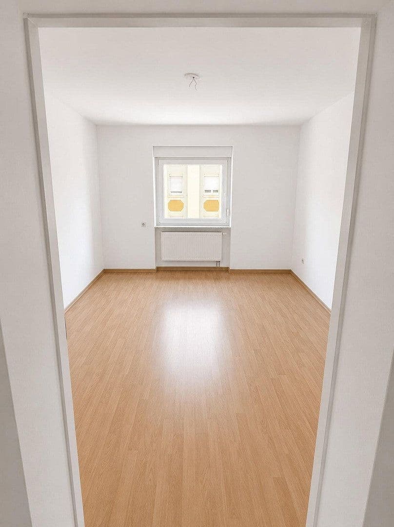 Prenájom bytu 4-izbový 140 m², Schweinfurt, Bavorsko Prenájom bytu 4-izbový 140 m², Schweinfurt, Bavorsko