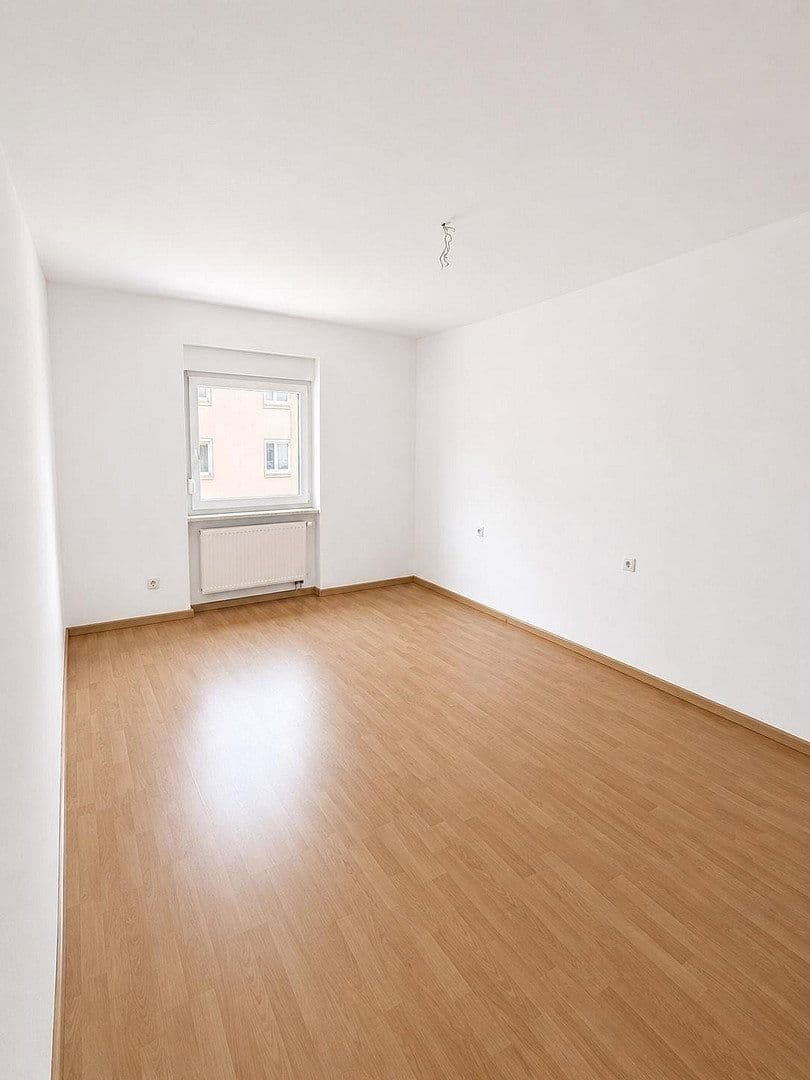 Prenájom bytu 4-izbový 140 m², Schweinfurt, Bavorsko Prenájom bytu 4-izbový 140 m², Schweinfurt, Bavorsko