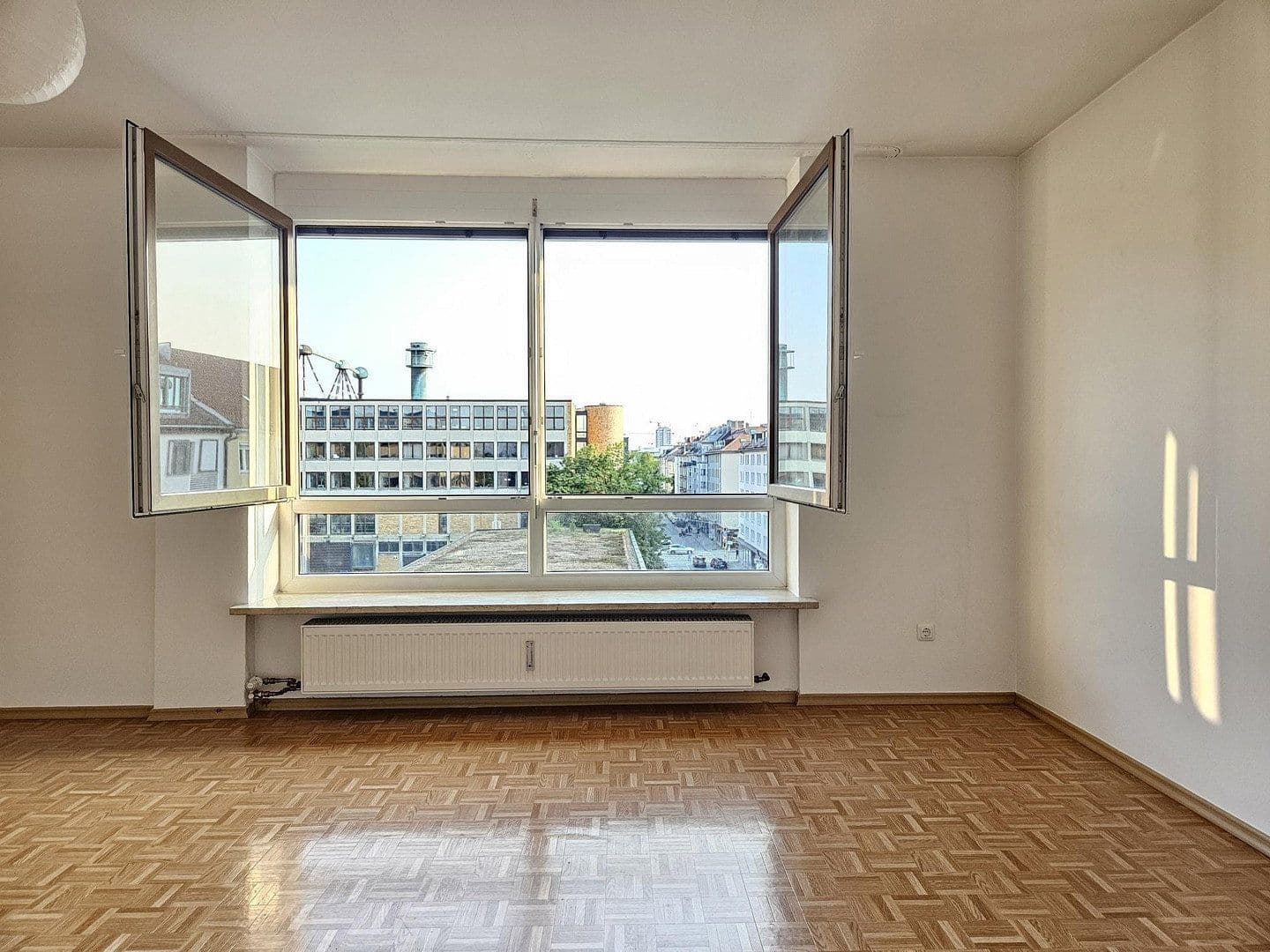 Prenájom bytu 1-izbový 37 m², Luisenstraße 60, München, Bavorsko Prenájom bytu 1-izbový 37 m², Luisenstraße 60, München, Bavorsko