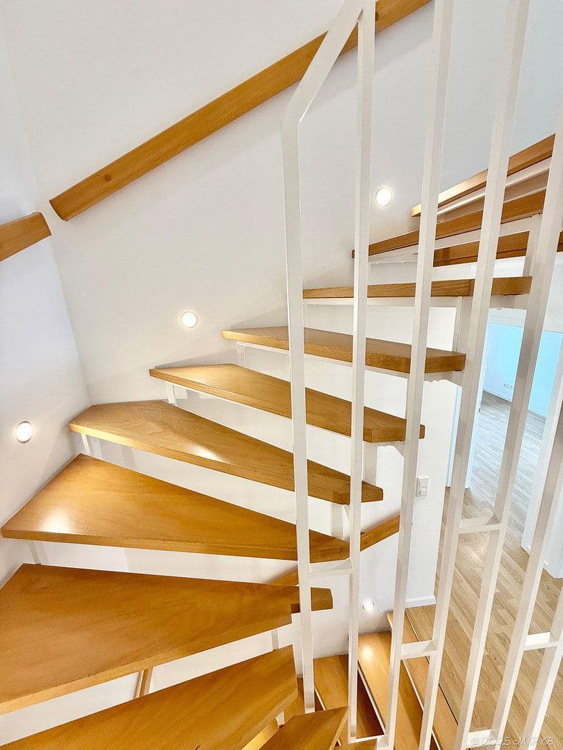Predaj domu 213 m², pozemek 271 m², Rheinbrohler Weg 39, Düsseldorf, Severné Porýnie - Westfálsko Predaj domu 213 m², pozemek 271 m², Rheinbrohler Weg 39, Düsseldorf, Severné Porýnie - Westfálsko