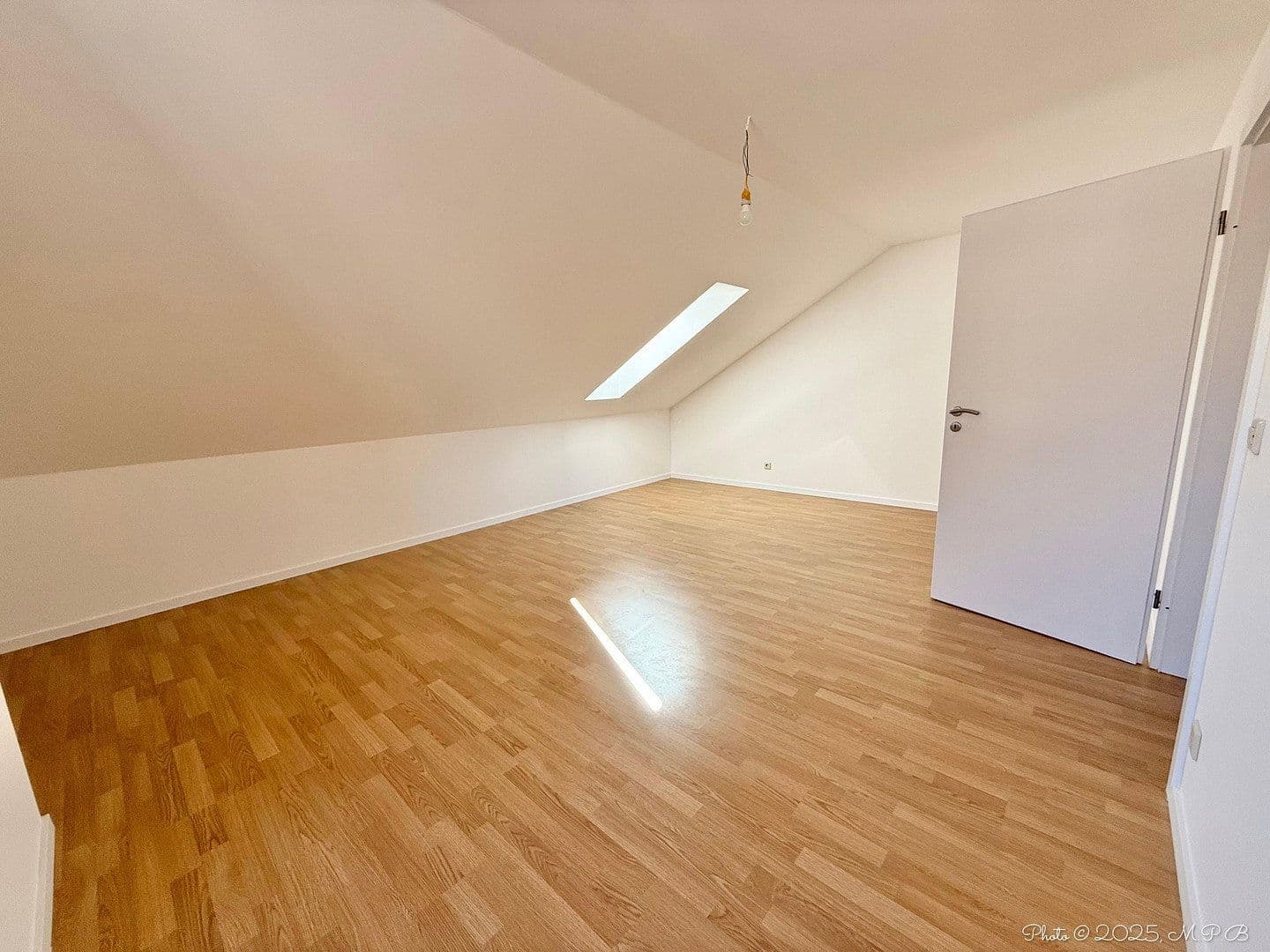 Predaj domu 213 m², pozemek 271 m², Rheinbrohler Weg 39, Düsseldorf, Severné Porýnie - Westfálsko Predaj domu 213 m², pozemek 271 m², Rheinbrohler Weg 39, Düsseldorf, Severné Porýnie - Westfálsko