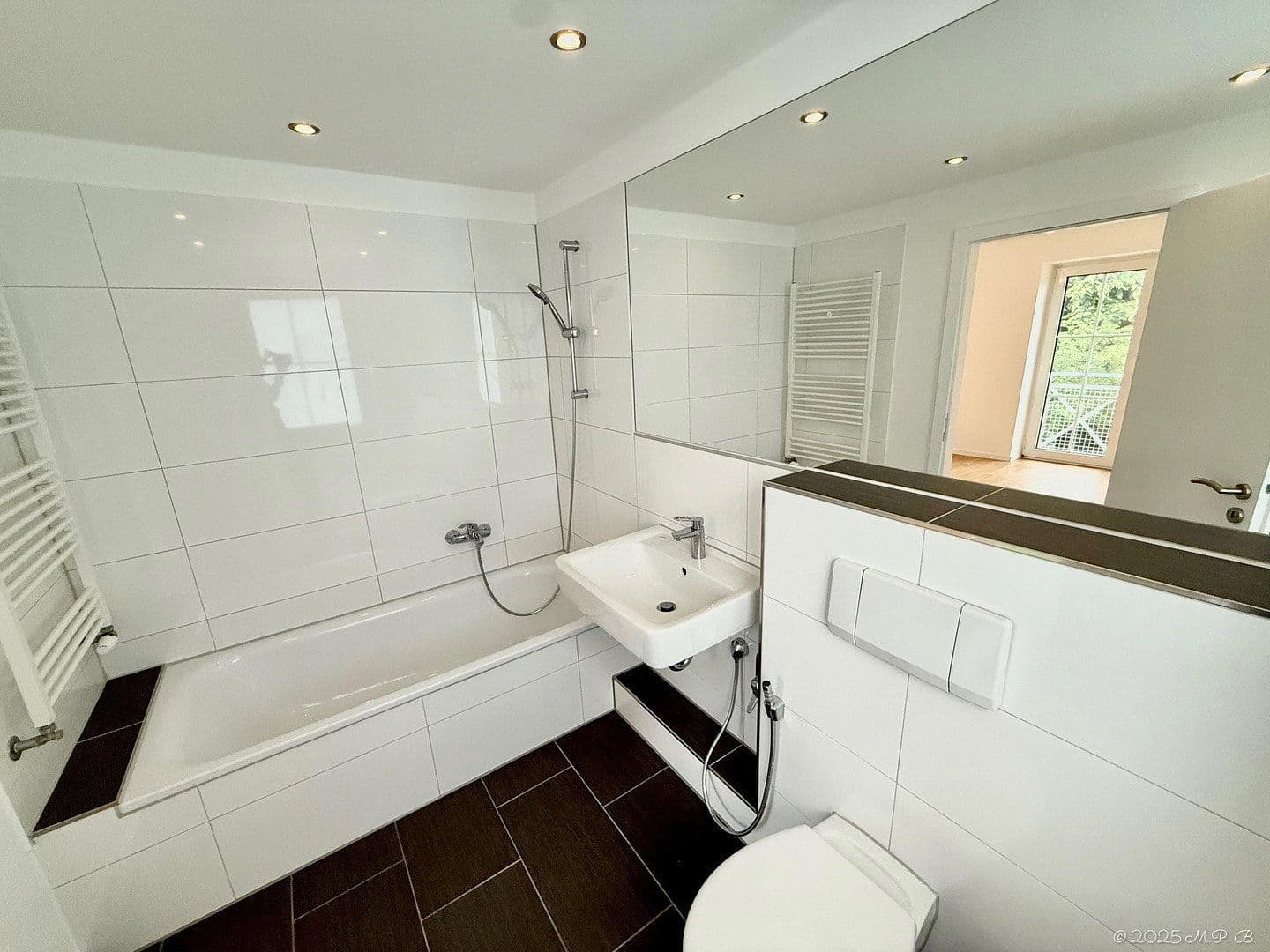 Predaj domu 213 m², pozemek 271 m², Rheinbrohler Weg 39, Düsseldorf, Severné Porýnie - Westfálsko Predaj domu 213 m², pozemek 271 m², Rheinbrohler Weg 39, Düsseldorf, Severné Porýnie - Westfálsko