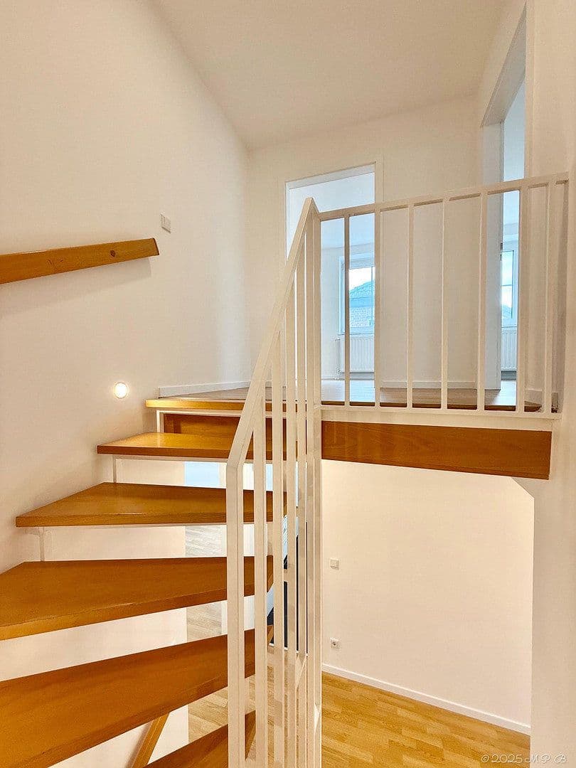 Predaj domu 213 m², pozemek 271 m², Rheinbrohler Weg 39, Düsseldorf, Severné Porýnie - Westfálsko Predaj domu 213 m², pozemek 271 m², Rheinbrohler Weg 39, Düsseldorf, Severné Porýnie - Westfálsko