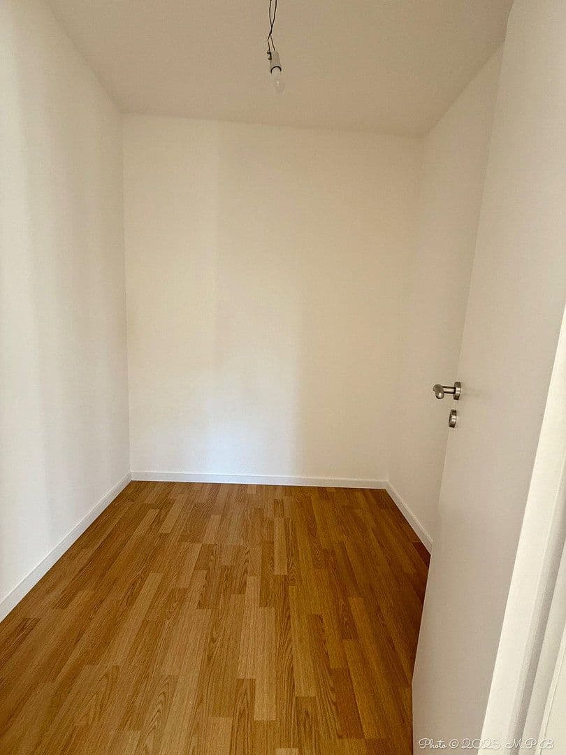 Predaj domu 213 m², pozemek 271 m², Rheinbrohler Weg 39, Düsseldorf, Severné Porýnie - Westfálsko Predaj domu 213 m², pozemek 271 m², Rheinbrohler Weg 39, Düsseldorf, Severné Porýnie - Westfálsko