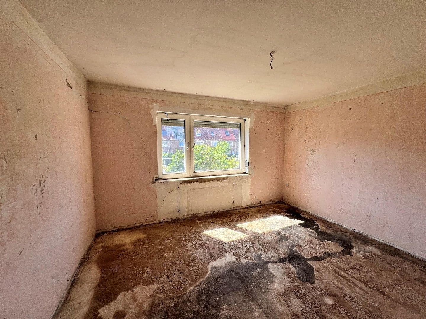 Predaj domu 81 m², pozemek 200 m², Salzburger Straße 21, Kiel, Šlezvicko-Holštajnsko Predaj domu 81 m², pozemek 200 m², Salzburger Straße 21, Kiel, Šlezvicko-Holštajnsko