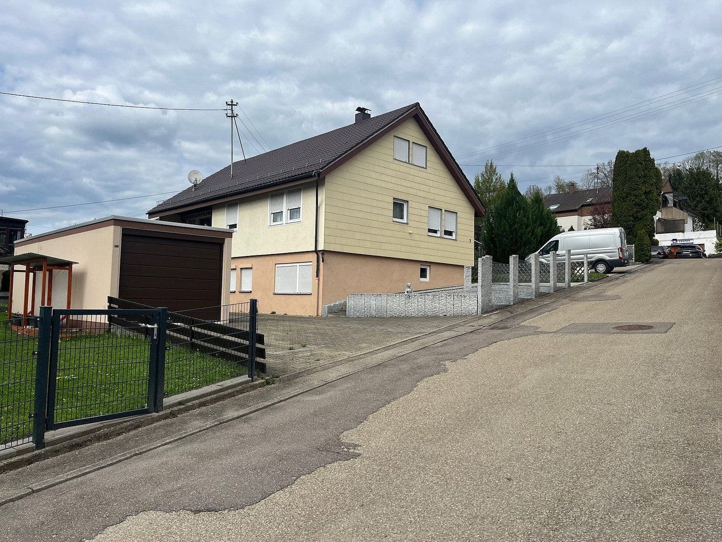 Predaj domu 169 m², pozemek 602 m², Roseggerstraße 3, Donzdorf, Bádensko-Wurttembersko Predaj domu 169 m², pozemek 602 m², Roseggerstraße 3, Donzdorf, Bádensko-Wurttembersko