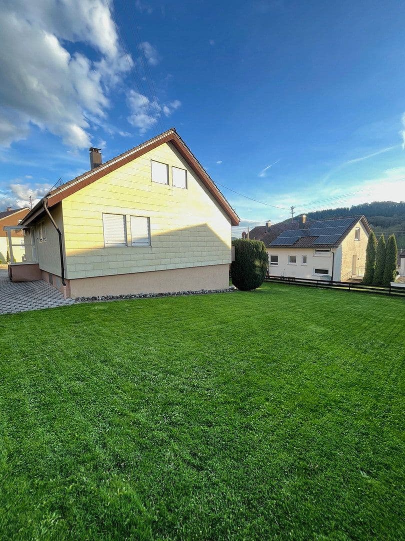 Predaj domu 169 m², pozemek 602 m², Roseggerstraße 3, Donzdorf, Bádensko-Wurttembersko Predaj domu 169 m², pozemek 602 m², Roseggerstraße 3, Donzdorf, Bádensko-Wurttembersko