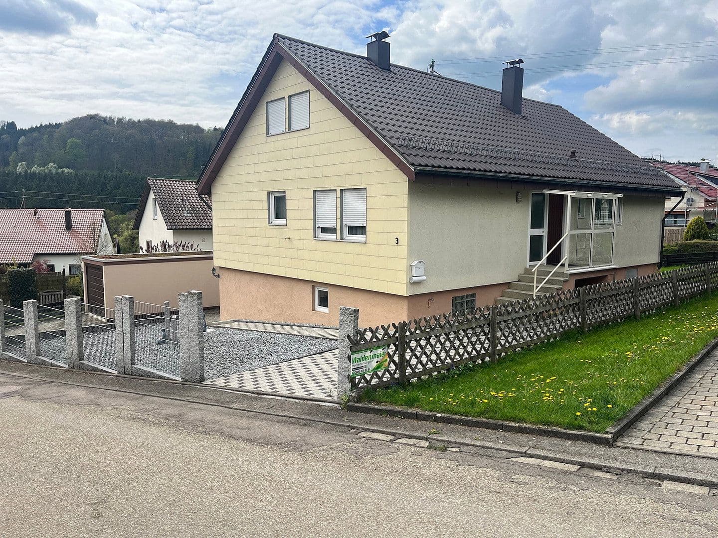 Predaj domu 169 m², pozemek 602 m², Roseggerstraße 3, Donzdorf, Bádensko-Wurttembersko Predaj domu 169 m², pozemek 602 m², Roseggerstraße 3, Donzdorf, Bádensko-Wurttembersko
