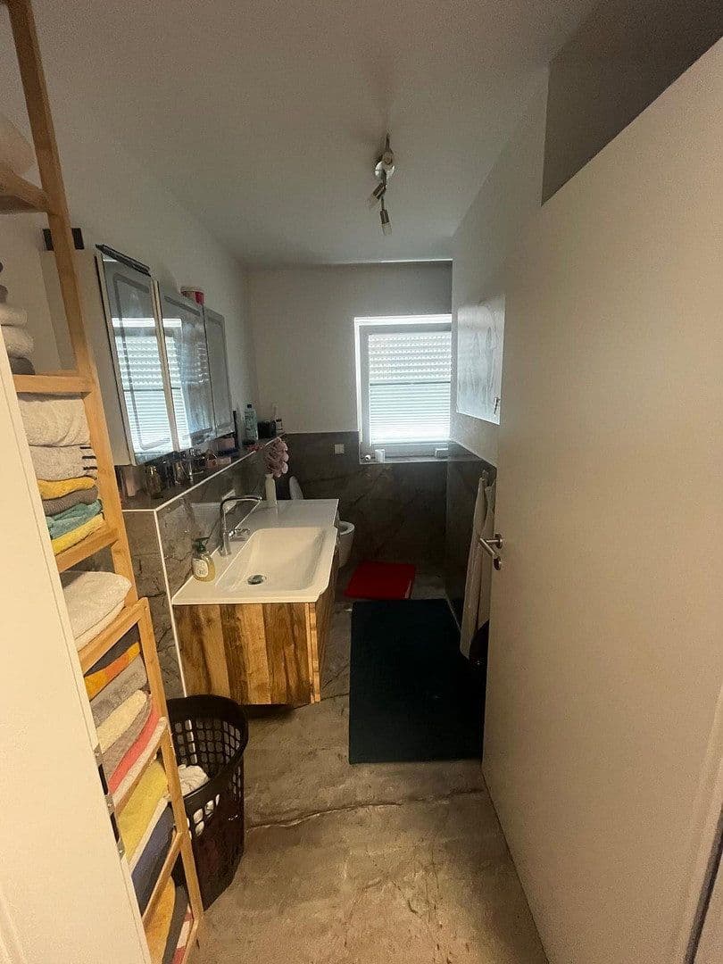 Prenájom bytu 4-izbový 114 m², Alzey, Porýnie-Falcko Prenájom bytu 4-izbový 114 m², Alzey, Porýnie-Falcko