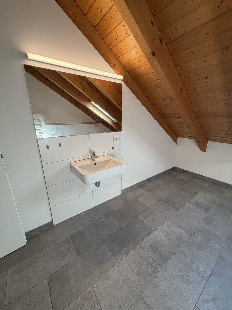 Prenájom bytu 1-izbový 85 m², Ludwigshafen, Porýnie-Falcko Prenájom bytu 1-izbový 85 m², Ludwigshafen, Porýnie-Falcko