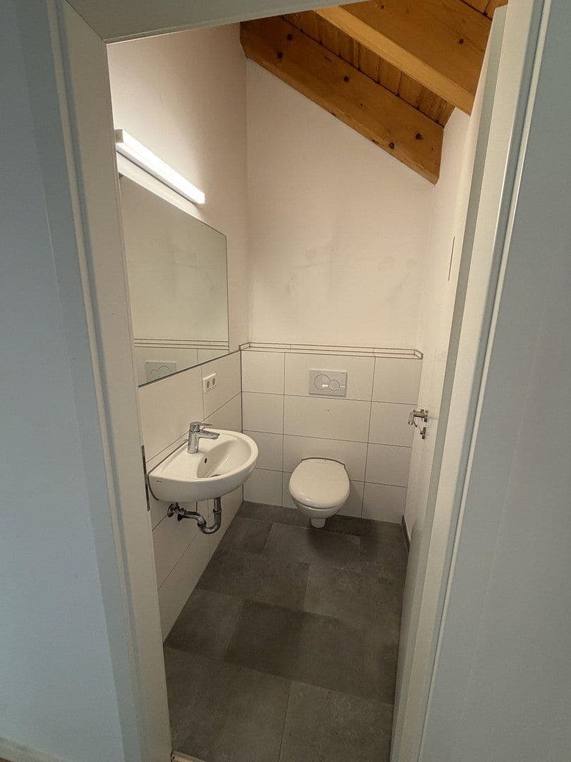 Prenájom bytu 1-izbový 85 m², Ludwigshafen, Porýnie-Falcko Prenájom bytu 1-izbový 85 m², Ludwigshafen, Porýnie-Falcko